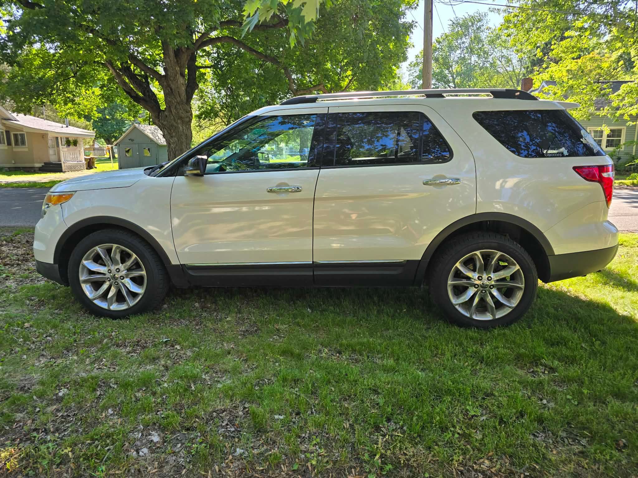 Used 2011 Ford Explorer XLT AWD/4WD image 1