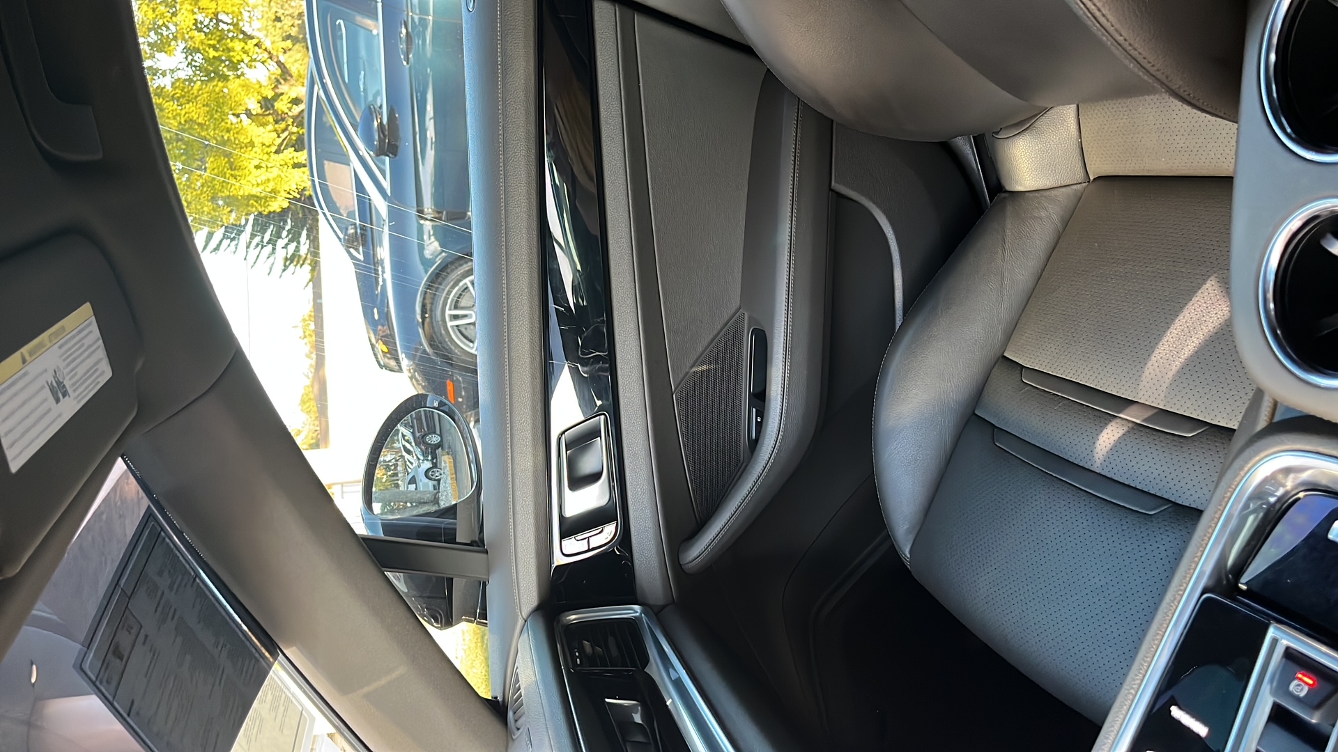 Used 2018 Porsche Panamera RWD image 8