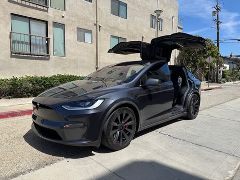 Used 2023 Tesla Model X Plaid image 4