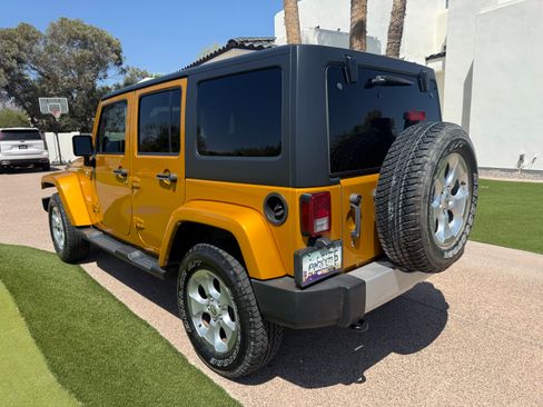 Used 2014 Jeep Wrangler Unlimited Sahara w/ Connectivity Group AWD/4WD image 8