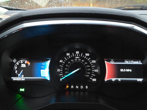 Used 2017 Ford Edge Titanium w/ Equipment Group 302A image 8