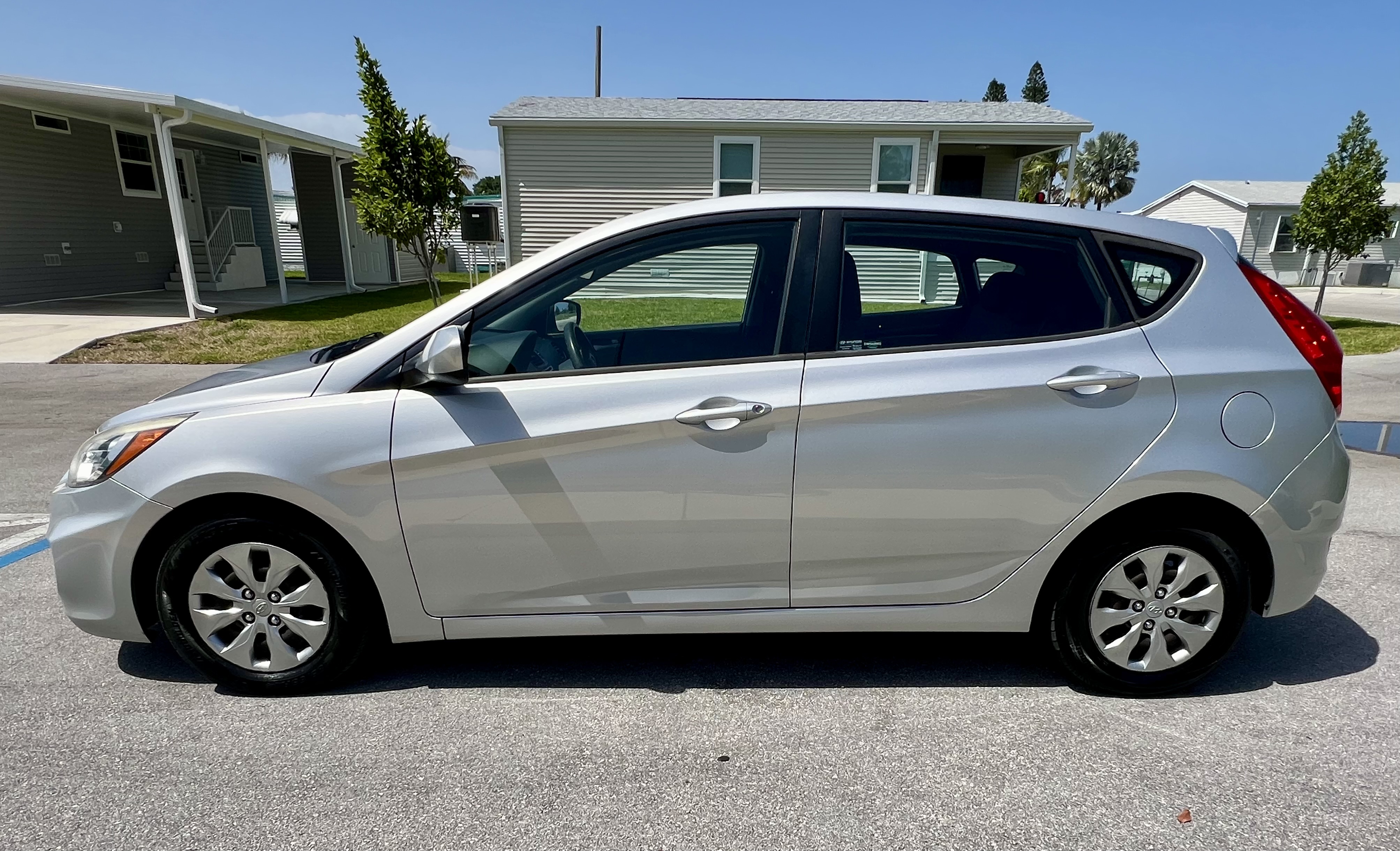 Used 2015 Hyundai Accent GS FWD image 6