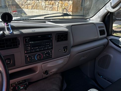 Used 2001 Ford F350 2WD Crew Cab Super Duty image 21