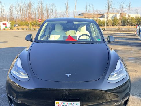 Used 2024 Tesla Model Y Long Range image 11