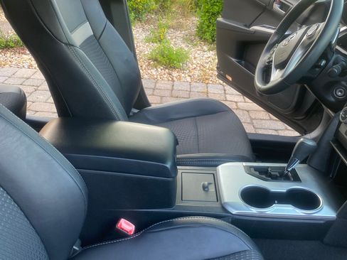 Used 2013 Toyota Camry SE w/ Leather Pkg FWD image 28