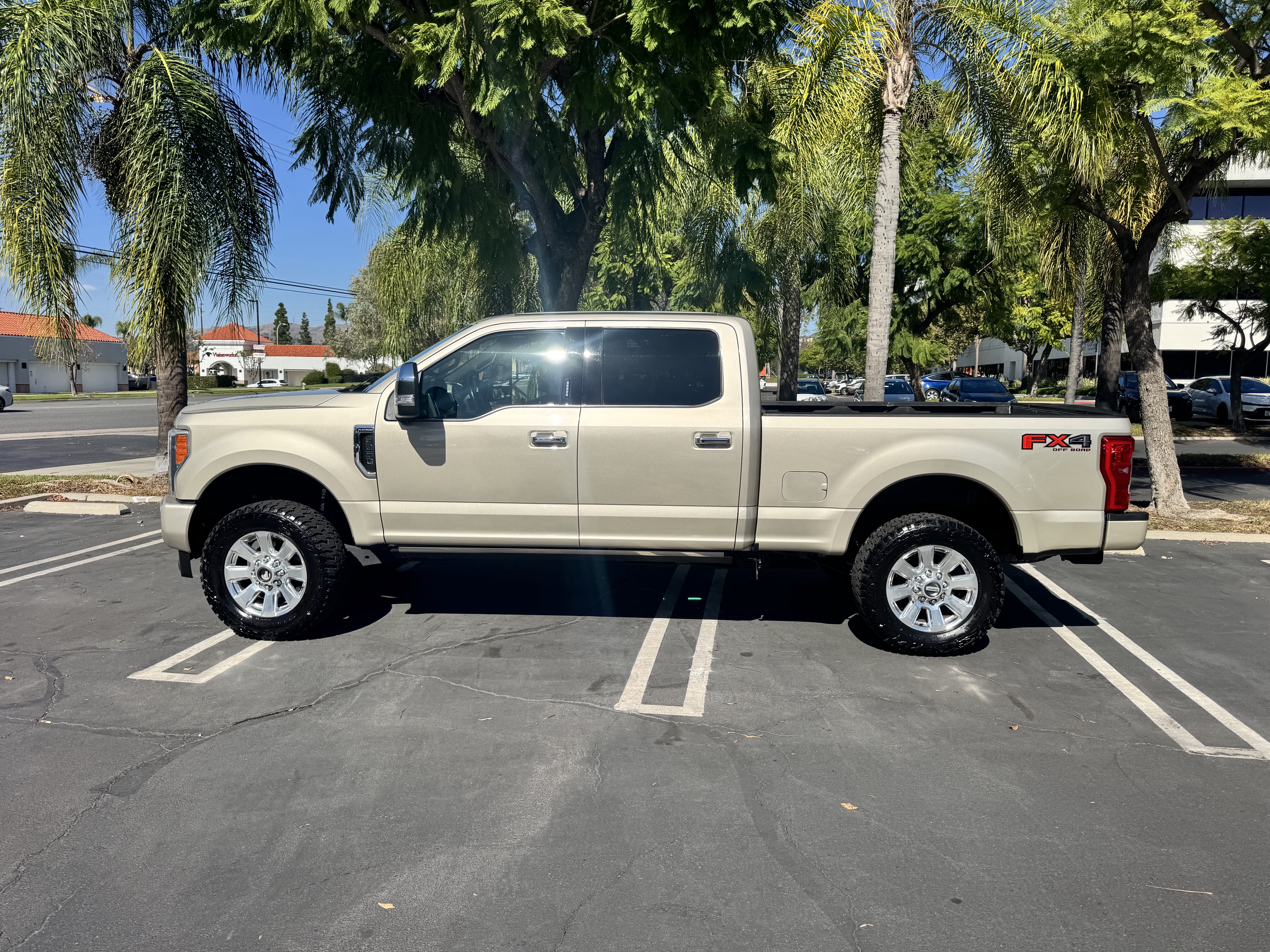 Used 2018 Ford F250 Platinum w/ Platinum Ultimate Package AWD/4WD image 2