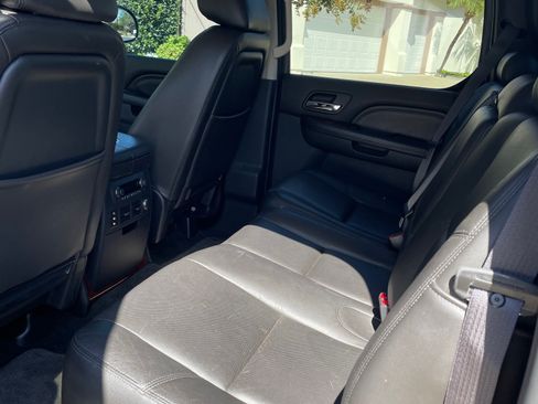 Used 2013 Cadillac Escalade EXT Luxury image 10