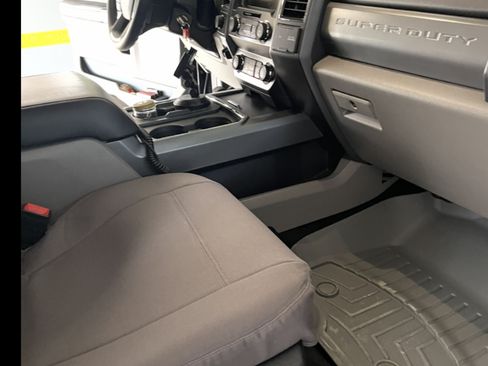 Used 2020 Ford F250 XLT w/ XLT Premium Package image 12