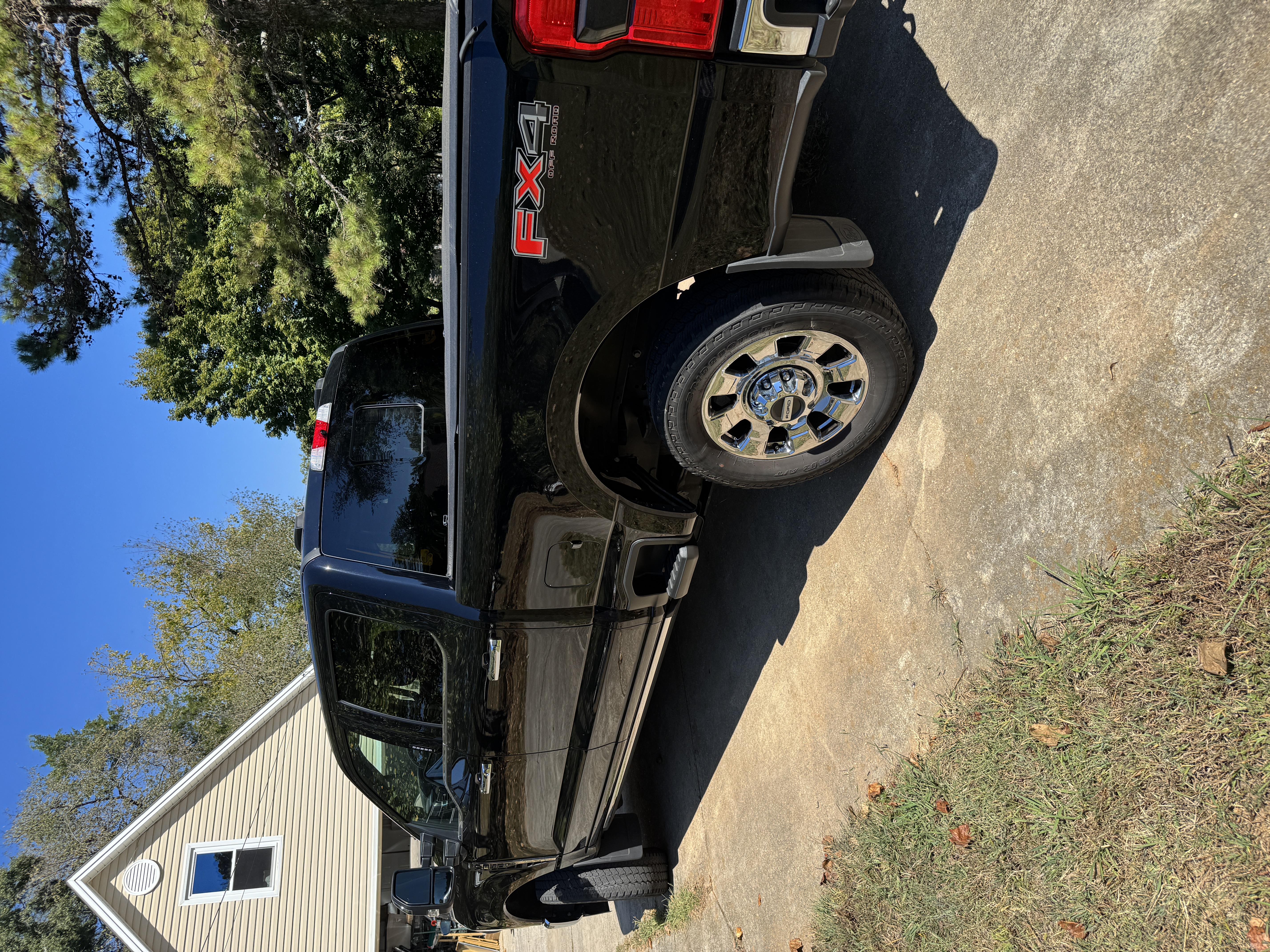 Used 2024 Ford F350 Lariat w/ Lariat Ultimate Package AWD/4WD image 2