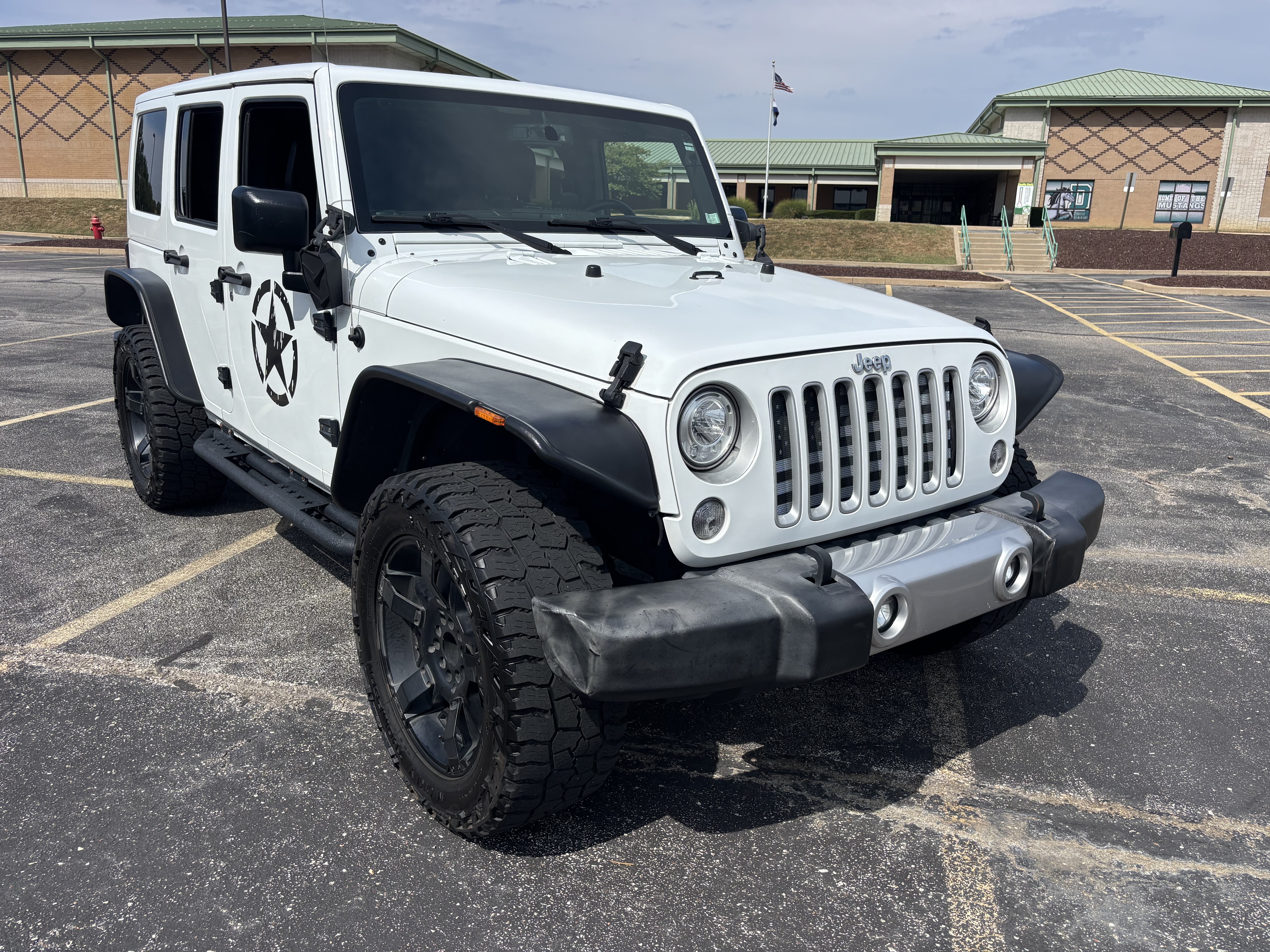 Used 2017 Jeep Wrangler Unlimited Sahara w/ Connectivity Group AWD/4WD image 1