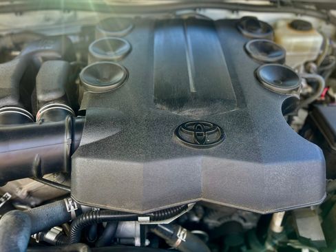 Used 2016 Toyota 4Runner SR5 AWD/4WD image 5
