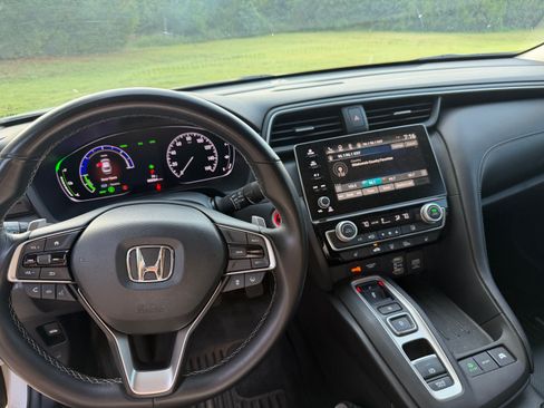 Used 2019 Honda Insight Touring image 2