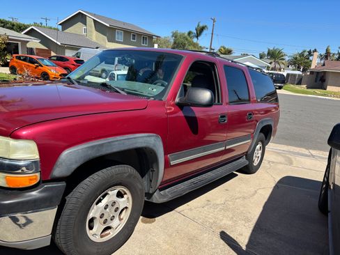 Used 2004 Chevrolet Suburban LS image 1