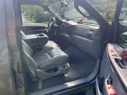Used 2005 Ford F250 Lariat AWD/4WD image 8
