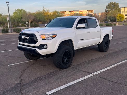 Used 2019 Toyota Tacoma SR5 image 1