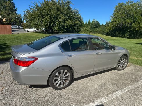 Used 2013 Honda Accord Sport image 2