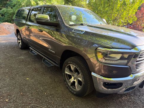 Used 2024 RAM 1500 Laramie AWD/4WD image 5