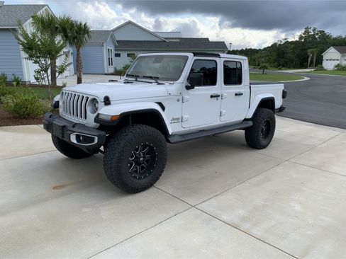 Used 2021 Jeep Gladiator Overland w/ Popular Equipment Package image 8