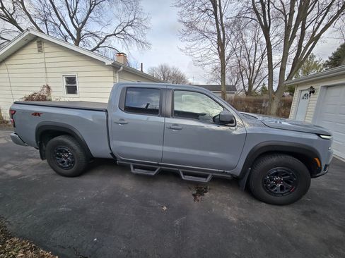 Used 2025 Nissan Frontier PRO-4X w/ Pro Convenience Package image 2
