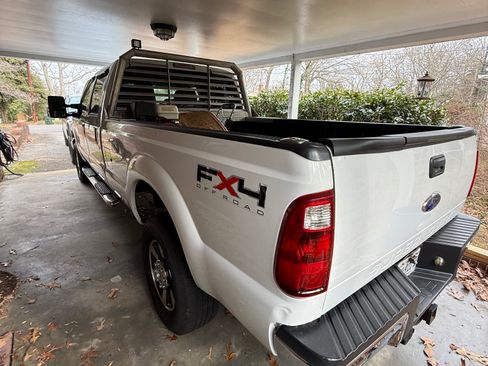 Used 2011 Ford F350 XLT w/ XLT Interior Pkg image 5