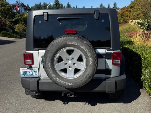 Used 2011 Jeep Wrangler Unlimited Sport w/ Dual Top Group image 15