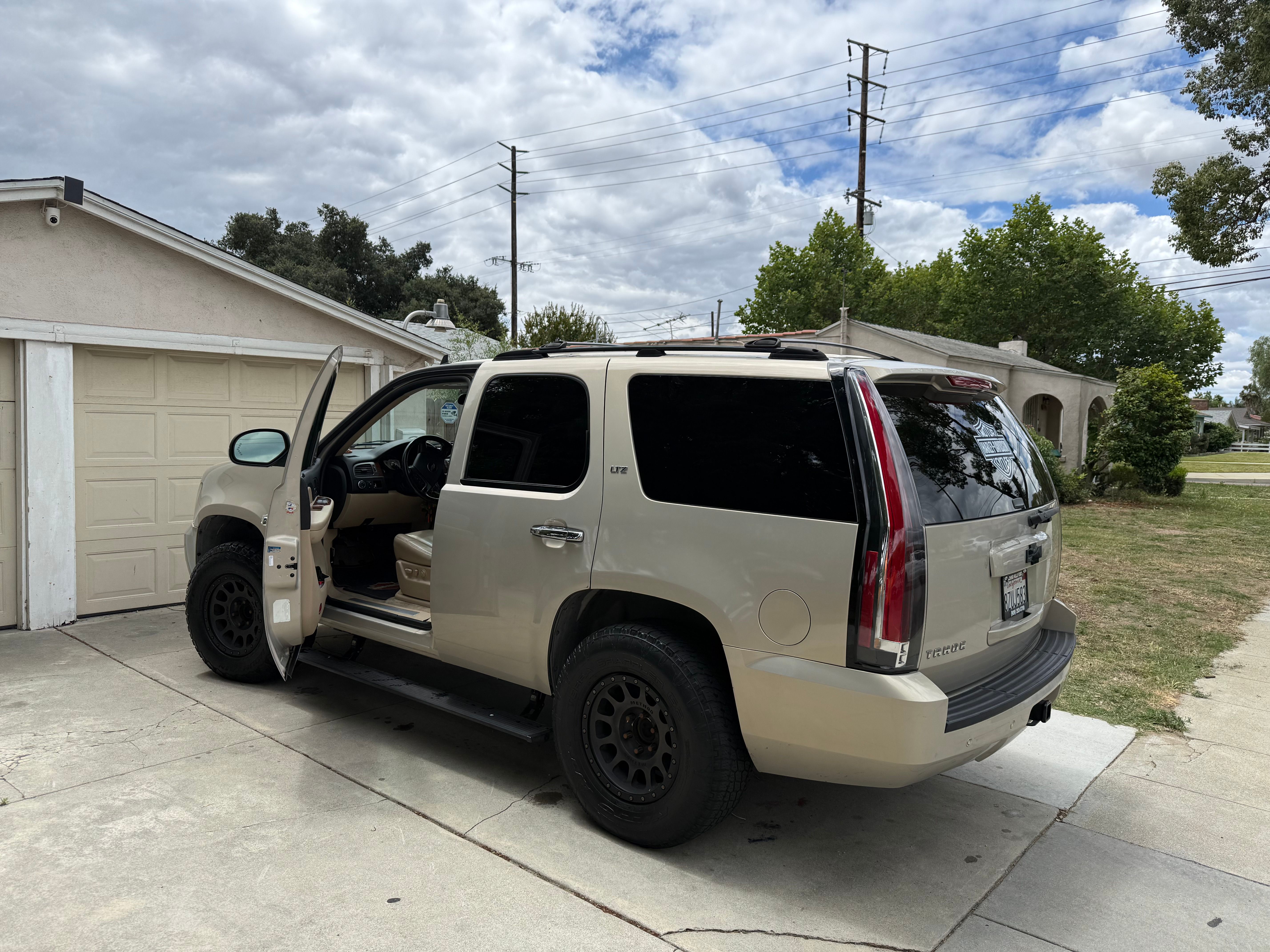 Used 2007 Chevrolet Tahoe LTZ w/ LTZ Preferred Equipment Group RWD image 10