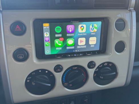 Used 2010 Toyota FJ Cruiser 4WD image 2