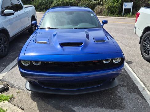 Used 2022 Dodge Challenger R/T Scat Pack w/ Driver Convenience Group RWD image 4