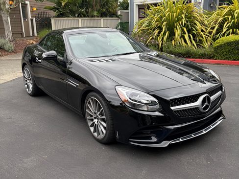 Used 2018 Mercedes-Benz SLC 300 image 2