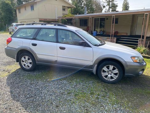 Used 2005 Subaru Outback 2.5i image 5