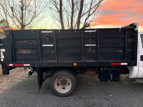 Used 2002 Ford F550 2WD Regular Cab Super Duty image 23