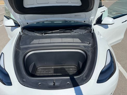 Used 2024 Tesla Model Y Long Range image 8