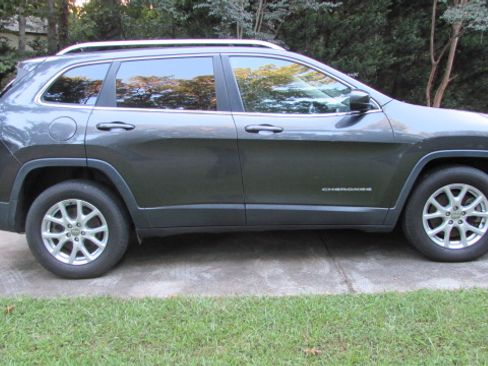 Used 2015 Jeep Cherokee Latitude FWD image 8