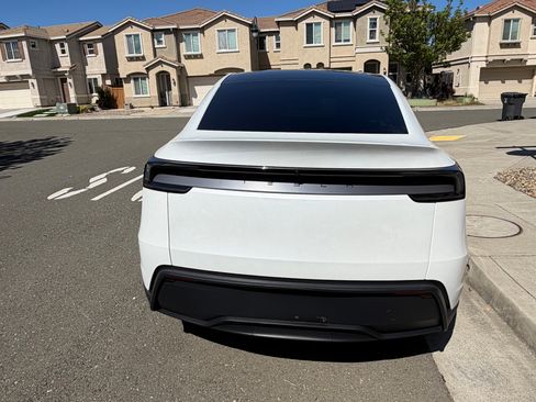 Used 2026 Tesla Model Y AWD image 6