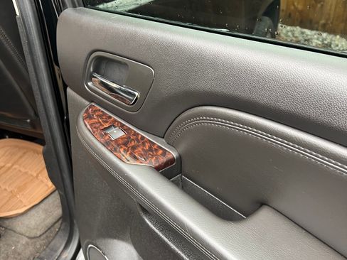 Used 2010 GMC Yukon Denali image 24