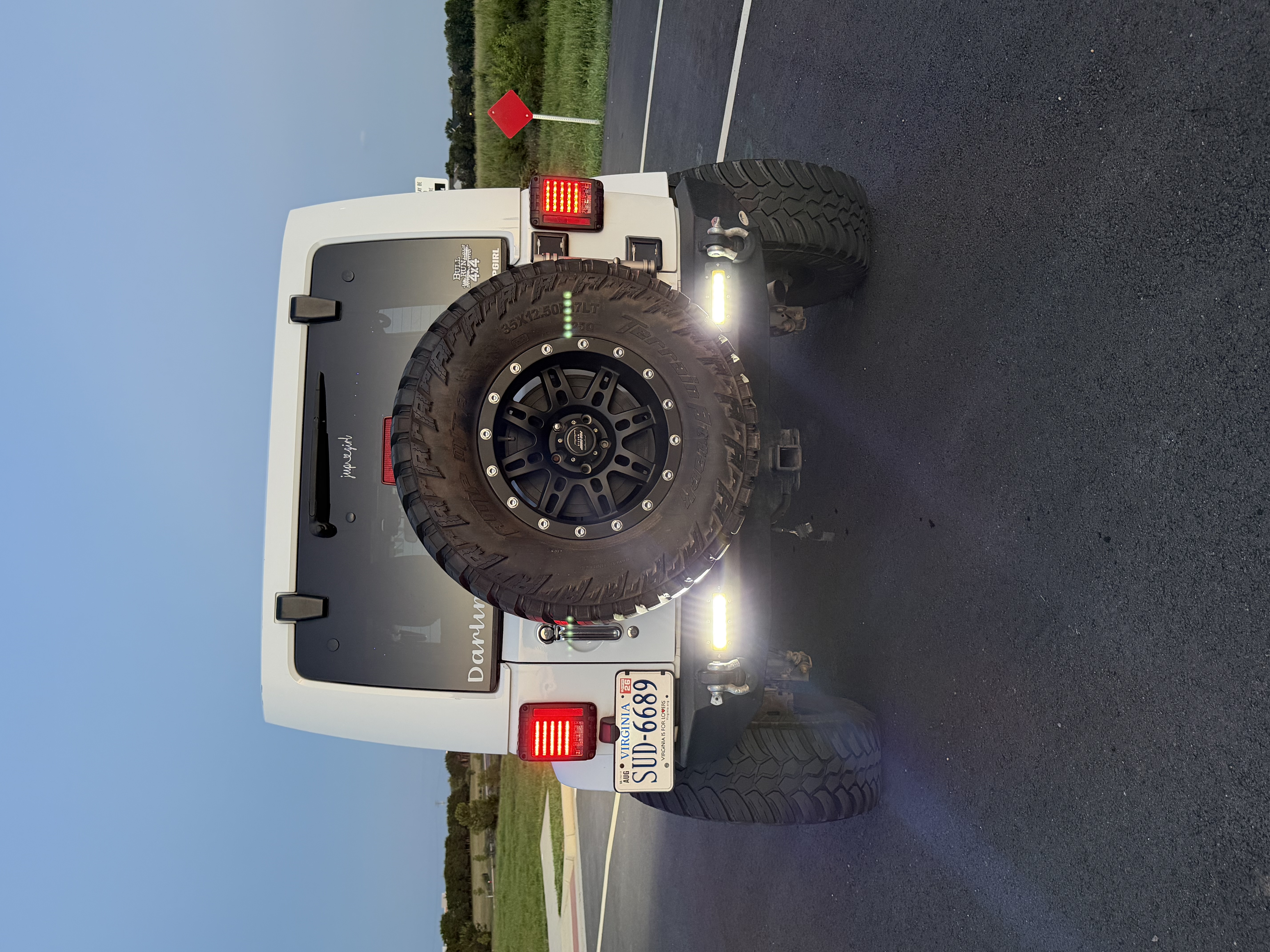Used 2016 Jeep Wrangler Unlimited Sahara w/ Dual Top Group AWD/4WD image 5