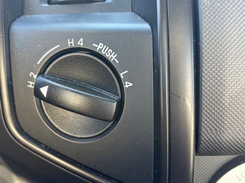 Used 2006 Toyota Tacoma Pickup 2D 6 ft image 10