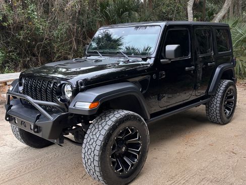 Used 2024 Jeep Wrangler Unlimited Sport image 2