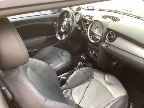 Used 2011 MINI Cooper Hardtop image 9