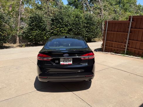 Used 2018 Ford Fusion Platinum FWD image 9