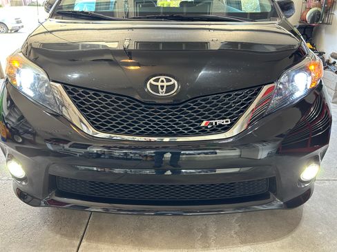 Used 2014 Toyota Sienna SE w/ SE Premium Package w/Entune image 14