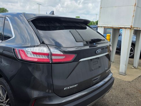 Used 2019 Ford Edge Titanium w/ Cold Weather Package AWD/4WD image 5
