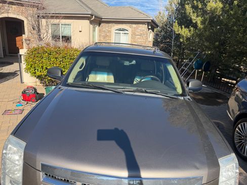 Used 2011 Cadillac Escalade ESV Luxury image 2