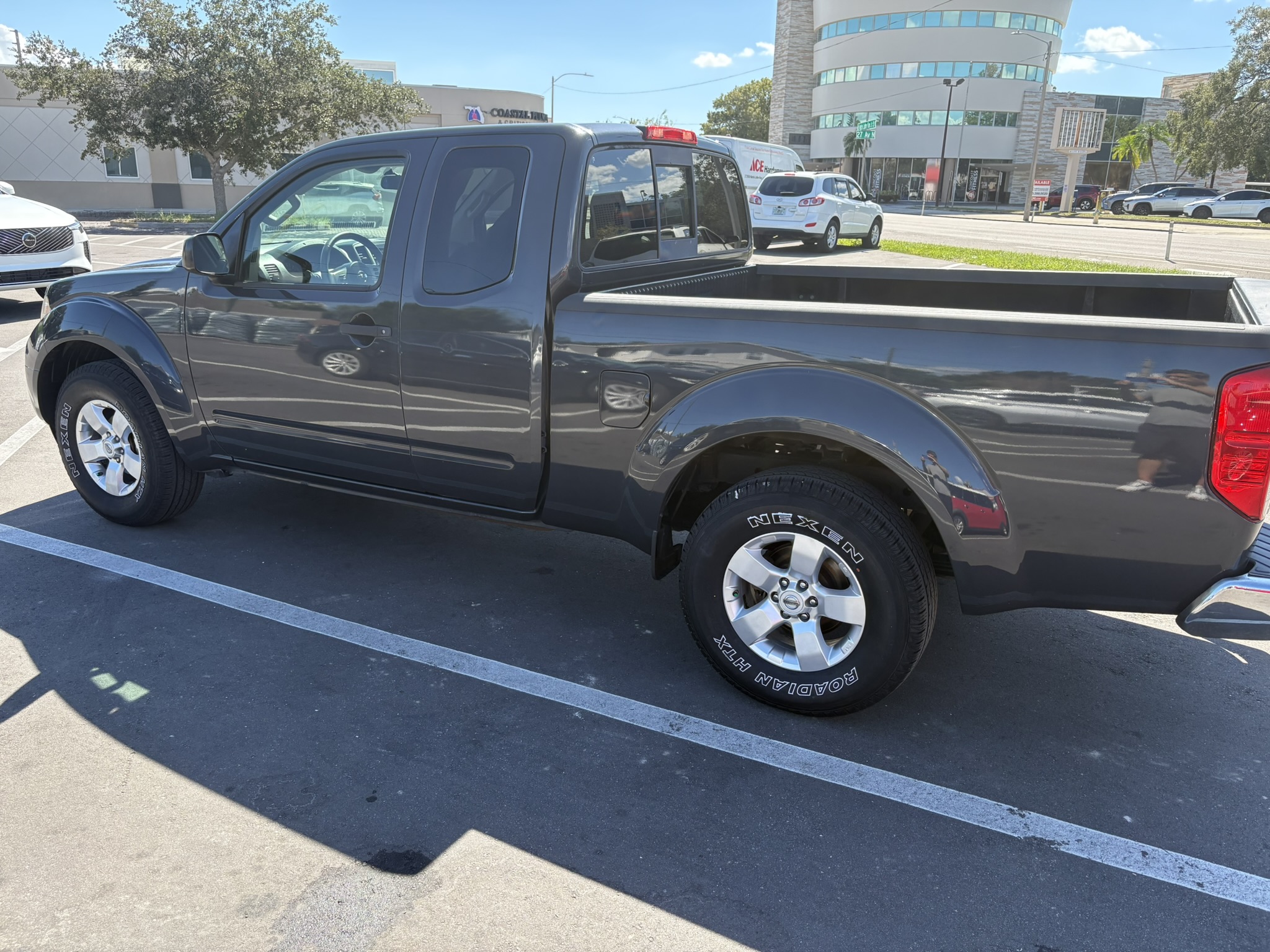 Used 2013 Nissan Frontier SV RWD image 2
