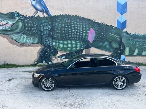 Used 2011 BMW 335i Convertible image 1