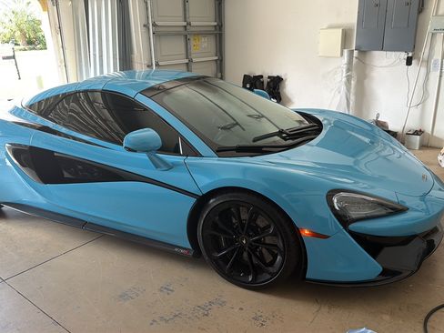 Used 2020 McLaren 570S Spider image 6