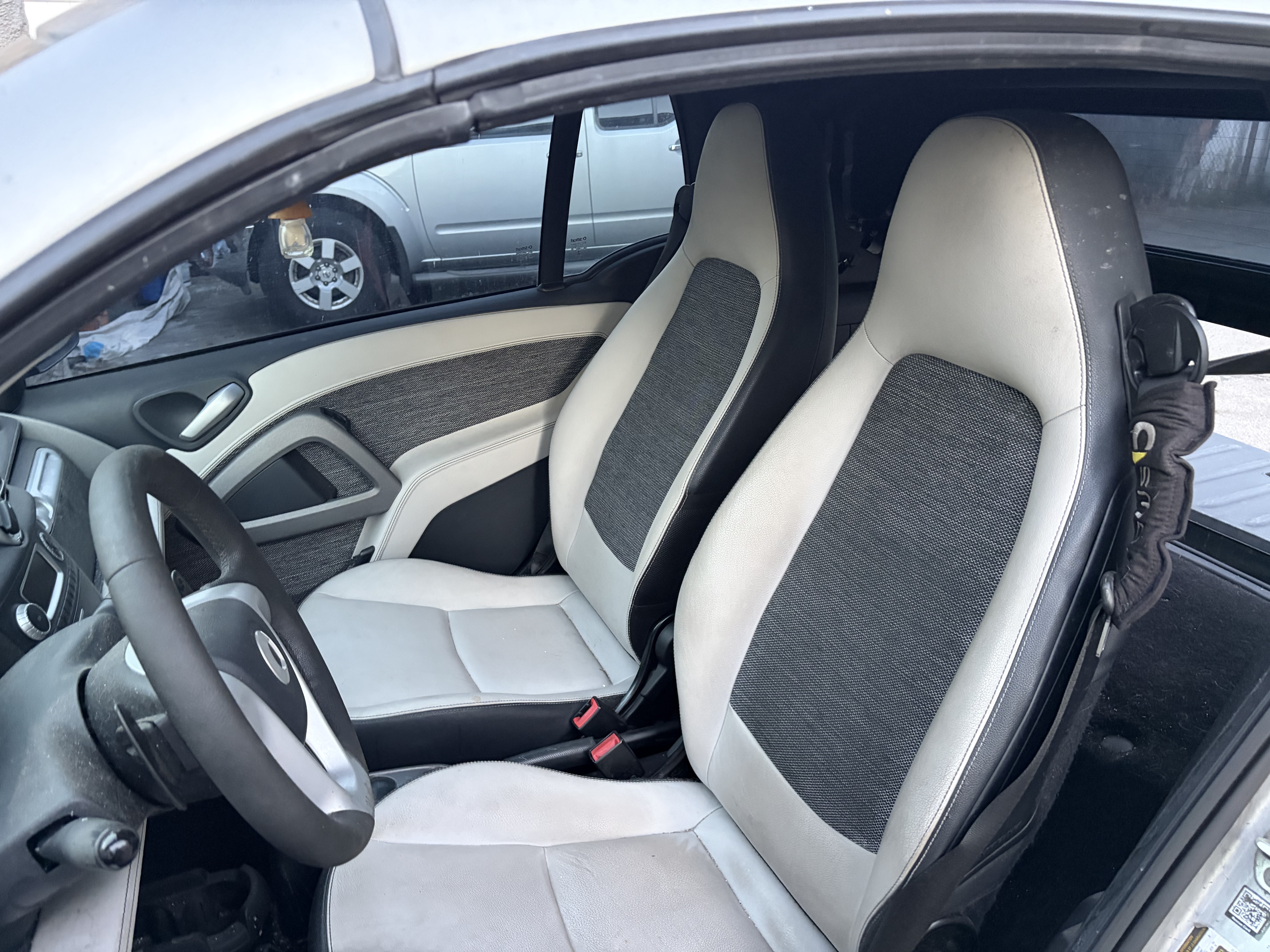 Used 2015 smart fortwo passion RWD image 5
