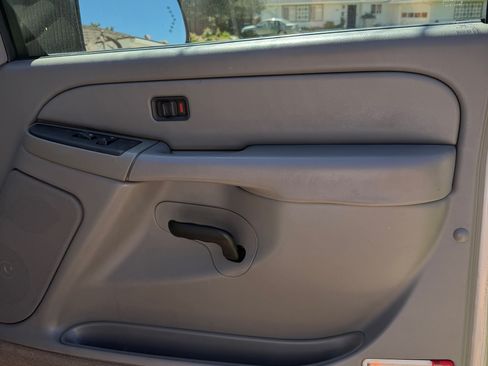 Used 2004 Chevrolet Silverado 2500 LS w/ Heavy-Duty Power Package image 11