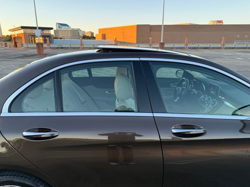 Used 2017 Mercedes-Benz C 300 Sedan image 9