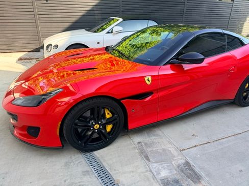 Used 2019 Ferrari Portofino RWD image 2